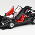 Lamborghini Countach LP 5000 Quattrovalvole Noir Kyosho 1:18 - image 2 of 8