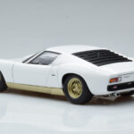 Lamborghini Miura SV Blanc AUTOart 1:18 - image 7 of 8