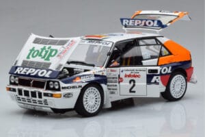 Lancia Delta HF Integrale Evoluzione #2 C. Sainz / L. Moya Tour de Corse 1993 Kyosho 1:18 08348J Métal — image 2 sur 9