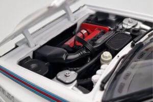 Lancia Delta HF Integrale Evoluzione Test Car Kyosho 1:18 08348G Métal — image 8 sur 9
