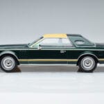 Lincoln Continental Mark V Vert Foncé MCG 1:18 MCG18404 Métal - image 3 of 6