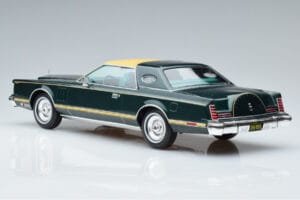 Lincoln Continental Mark V Vert Foncé MCG 1:18 MCG18404 Métal — image 5 sur 6