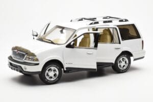Lincoln Navigator Blanc AUTOart 1:18 72761 Métal — image 2 sur 8