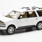 Lincoln Navigator Blanc AUTOart 1:18