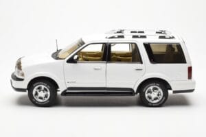 Lincoln Navigator Blanc AUTOart 1:18 72761 Métal — image 4 sur 8