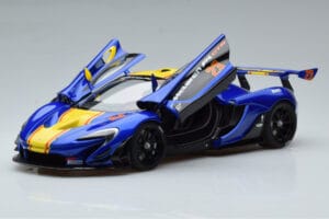 McLaren P1 GTR Bleu Avec Rayures Jaunes AUTOart 1:18 81542 Composite — image 2 sur 7