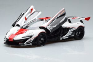 McLaren P1 GTR Blanc Brillant Avec Rayures Rouges AUTOart 1:18 81541 Composite — image 2 sur 7