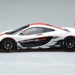 McLaren P1 GTR Blanc Brillant Avec Rayures Rouges AUTOart 1:18 - image 4 of 7