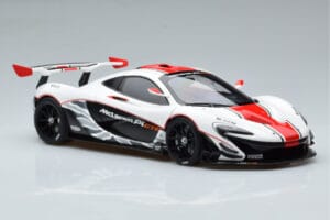 McLaren P1 GTR Blanc Brillant Avec Rayures Rouges AUTOart 1:18 81541 Composite — image 5 sur 7