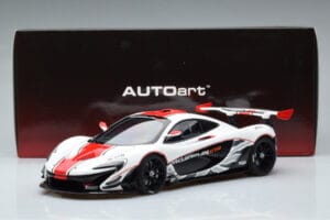 McLaren P1 GTR Blanc Brillant Avec Rayures Rouges AUTOart 1:18 81541 Composite — image 7 sur 7