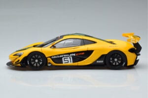 McLaren P1 GTR Jaune Avec Rayures Vertes AUTOart 1:18 81544 Composite — image 4 sur 7