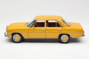 Mercedes 200/8 W115 Sahara Jaune Norev 1:18 183771 Métal — image 4 sur 8