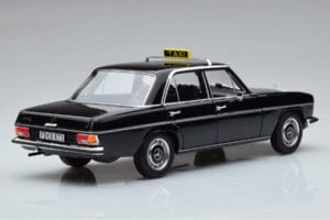 Mercedes 200 W115 Taxi Norev 1:18 183776 Métal — image 3 sur 7