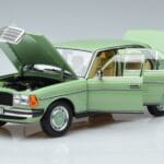 Mercedes 200 W123 Vert Norev 1:18 183796 Métal - image 2 of 7