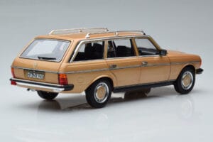 Mercedes 200T S123 Beige Norev 1:18 183738 Métal — image 3 sur 9