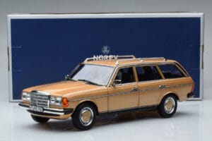 Mercedes 200T S123 Beige Norev 1:18 183738 Métal — image 9 sur 9