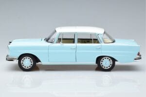 Mercedes 220 S W111 Bleu Norev 1:18 183920 Métal — image 4 sur 7