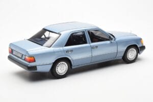 Mercedes 230E W124 Bleu Clair Métallique Norev 1:18 183945 Métal — image 3 sur 8