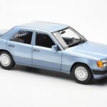 Mercedes 230E W124 Bleu Clair Métallique Norev 1:18 - image 6 of 8