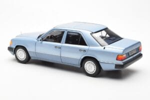 Mercedes 230E W124 Bleu Clair Métallique Norev 1:18 183945 Métal — image 7 sur 8