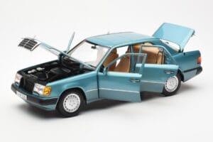 Mercedes 230E W124 Beryl Metallic Édition Concessionnaire Norev 1:18 B66040698 Métal — image 2 sur 8