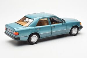 Mercedes 230E W124 Beryl Metallic Édition Concessionnaire Norev 1:18 B66040698 Métal — image 3 sur 8