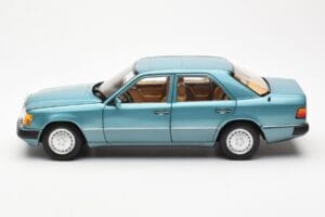 Mercedes 230E W124 Beryl Metallic Édition Concessionnaire Norev 1:18 B66040698 Métal — image 4 sur 8