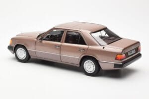 Mercedes 230E W124 Rosewood Metallic Édition Concessionnaire Norev 1:18 B66040697 Métal — image 7 sur 8