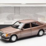 Mercedes 230E W124 Rosewood Metallic Édition Concessionnaire Norev 1:18 - image 8 of 8