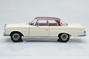 Mercedes 280 SE W108 Blanc AUTOart 1:18 76287 Métal — image 5 sur 8