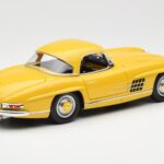 Mercedes 300 SL W198 Roadster Jaune Norev 1:18 - image 3 of 8