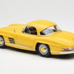 Mercedes 300 SL W198 Roadster Jaune Norev 1:18 - image 7 of 8