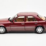 Mercedes 500E W124 Rouge Metallic Édition Concessionnaire Norev 1:18 - image 4 of 8