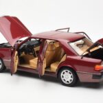 Mercedes 500E W124 Rouge Metallic Édition Concessionnaire Norev 1:18 - image 5 of 8