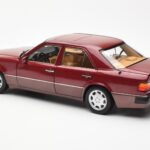 Mercedes 500E W124 Rouge Metallic Édition Concessionnaire Norev 1:18 - image 7 of 8