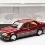 Mercedes 500E W124 Rouge Metallic Édition Concessionnaire Norev 1:18 - image 8 of 8