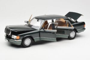 Mercedes 560 SEL W126 Night Vert Métallique Dealer Edition Norev 1:18 B66040626 Métal — image 2 sur 8