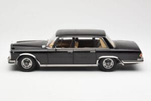 Mercedes 600 SWB W100 Noir KK-Scale 1:18 180601 Métal — image 3 sur 6