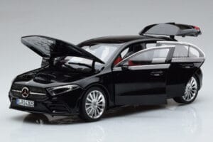 Mercedes A-Class W177 AMG Line Norev 1:18 183861 Métal — image 2 sur 7
