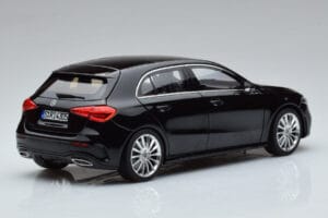 Mercedes A-Class W177 AMG Line Norev 1:18 183861 Métal — image 3 sur 7