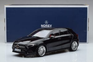 Mercedes A-Class W177 AMG Line Norev 1:18 183861 Métal — image 7 sur 7