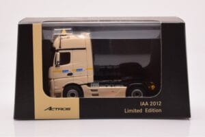 Mercedes Actros Gigaspace IAA 2012 Taxi NZG 1:50 MM0015 Métal — image 4 sur 4