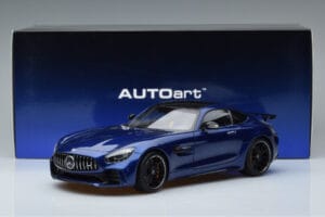 Mercedes AMG GT R C190 Bleu Brillant AUTOart 1:18 76334 Métal — image 7 sur 7