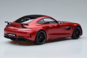 Mercedes AMG GT R C190 Rouge Cardinal AUTOart 1:18 76331 Métal — image 3 sur 7