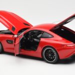 Mercedes AMG GT C190 Rouge Norev 1:18 - image 5 of 8