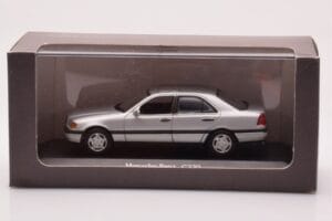 Mercedes C-Class W202 C220 Argent Minichamps 1:43 B66005705-M1 Métal — image 4 sur 4