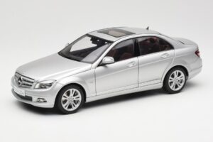 Mercedes C-Class W204 Avantgarde Argent AUTOart 1:18
