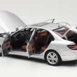 Mercedes C-Class W204 Avantgarde Argent AUTOart 1:18 - image 5 of 8