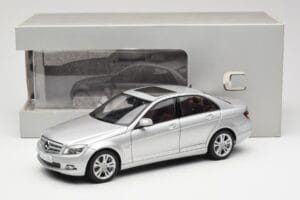 Mercedes C-Class W204 Avantgarde Argent AUTOart 1:18 B66962368 Métal — image 8 sur 8