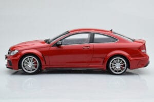 Mercedes C63 AMG W204 Black Series Rouge GT Spirit 1:18 GT065 Résine — image 3 sur 6
